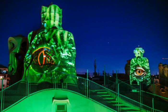 visite pedrera nuit projections